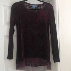 Women’s long sleeve shirt.